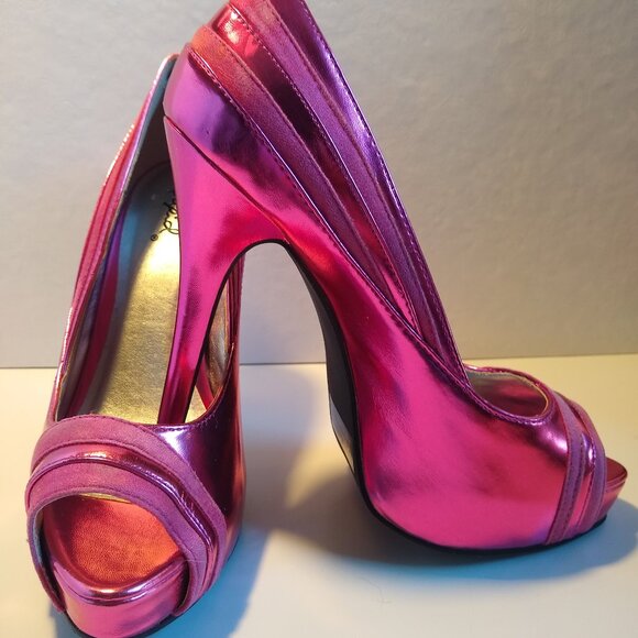 Qupid  Pink Women's pho suede & peep toe metallic stilettos - Picture 1 of 6
